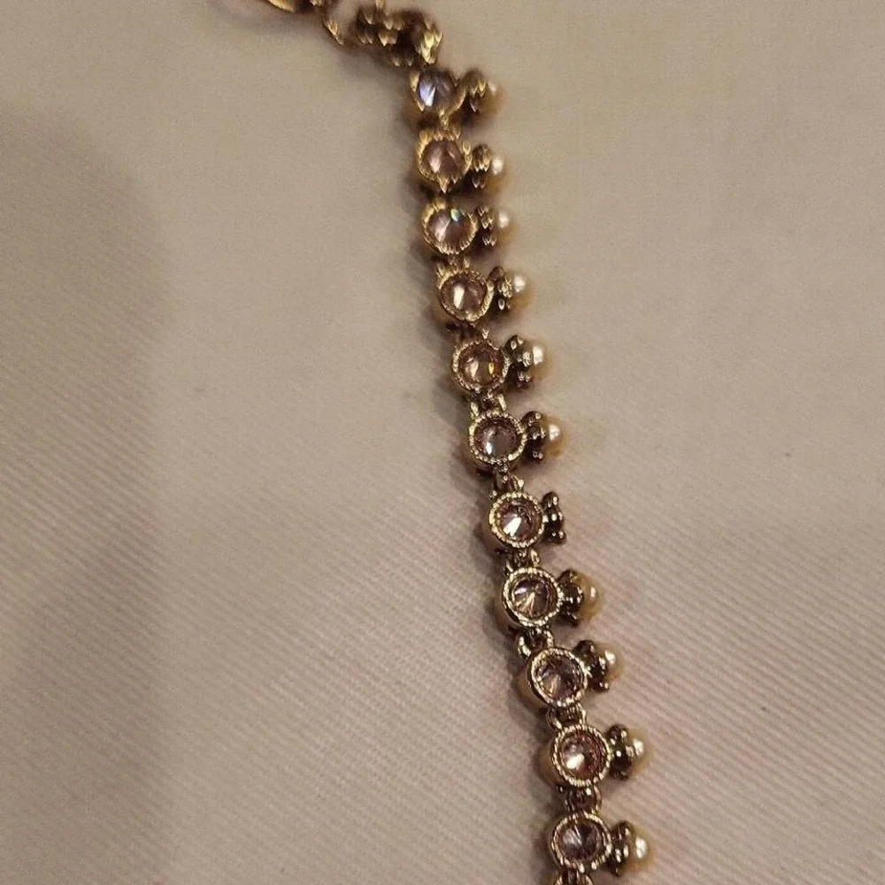 Elegant‎ Mathapatti with Intricate Pendant
